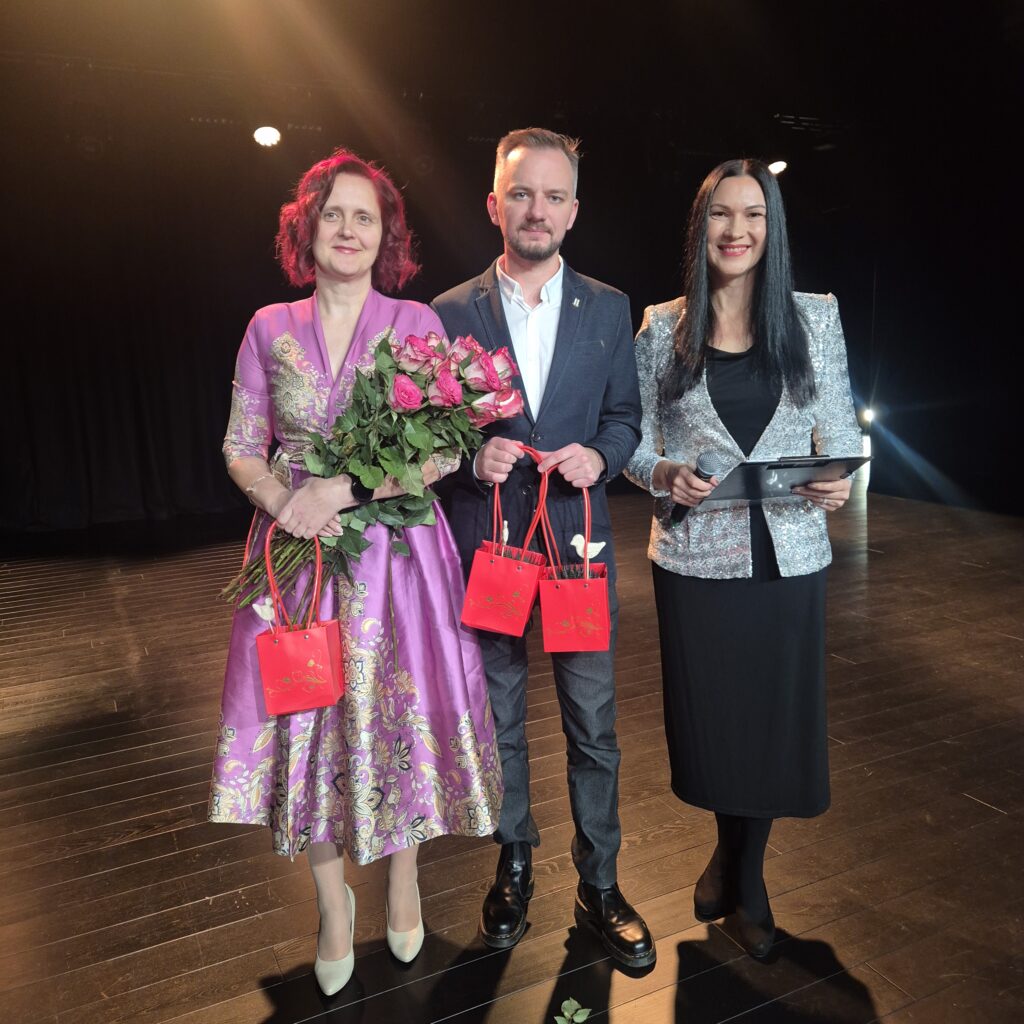 Iniciatyvos 25-metį mininti „gargždų viltis“ svajoja apie savo namus 2025 25 meti mininti gargzdu viltis svajoja apie savo namus 2025 1 iniciatyvos iustitia. Bg „gargždų vilties“ pirmininkė a. Jurkienė nuoširdžiai dėkojo visiems bendruomenės bičiuliams ir pati sulaukė šiltų padėkos žodžių iš bendrijos tarybos narių, kurių linkėjimus... 25-metį mininti „gargždų viltis“ svajoja apie savo namus 2025 2025-12-04 17:08:00 teisingumas - iustitia. Bg iniciatyvos