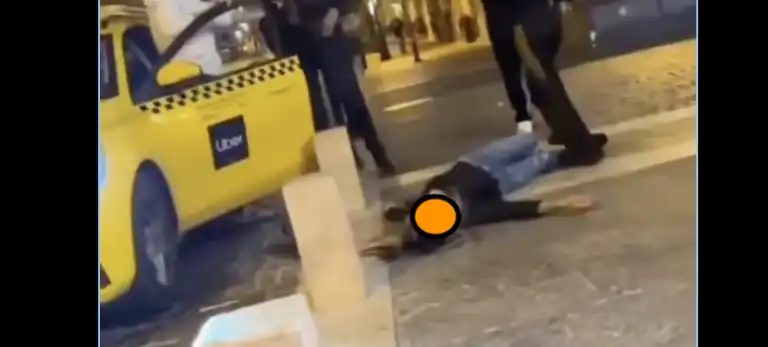 Bántalmazás arcon vágta a taxis, mozdulatlanul terült el egy nő az v. Kerületben a földön, de a férfi simán elhajtott 2025 arcon vagta a taxis mozdulatlanul terult el egy no az v keruletben a foldon de a ferfi siman elhajtott 2025 bántalmazás iustitia. Bg november 30-án kezdett el terjedni egy videó a neten, amelyen... Iustitia. Bg arcon vágta a taxis, mozdulatlanul terült el egy nő az v. Kerületben a földön, de a férfi simán elhajtott 2025 2025-11-30 16:03:22 igazságszolgáltatás - iustitia. Bg bántalmazás