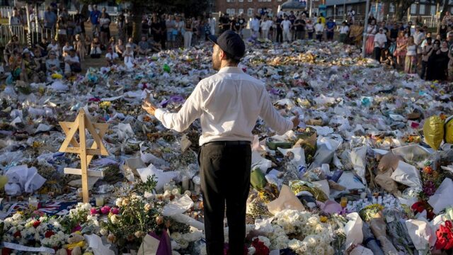 Australian state weighs ban on 'globalize the intifada' chants, masked protesters in wake of Hanukkah attack 2025