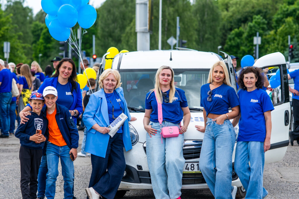Aktualija „bangos“ laikraščio jubiliejinės sukaktys: atkurtos nepriklausomybės metais nueitas prasmingas ir kūrybiškas kelias 2025 bangos laikrascio jubiliejines sukaktys atkurtos nepriklausomybes metais nueitas prasmingas ir kurybiskas kelias 2025 2 aktualija iustitia. Bg bangiškiai, pasitinkant tradicinę obuolių šventę, kurioje vyksta „bangos“ laikraščio prenumerata, prie gargždų garbės piliečio, rašytojo, visuomenės veikėjo, kunigo mykolo... „bangos“ laikraščio jubiliejinės sukaktys: atkurtos nepriklausomybės metais nueitas prasmingas ir kūrybiškas kelias 2025 2025-12-22 03:40:00 teisingumas - iustitia. Bg aktualija