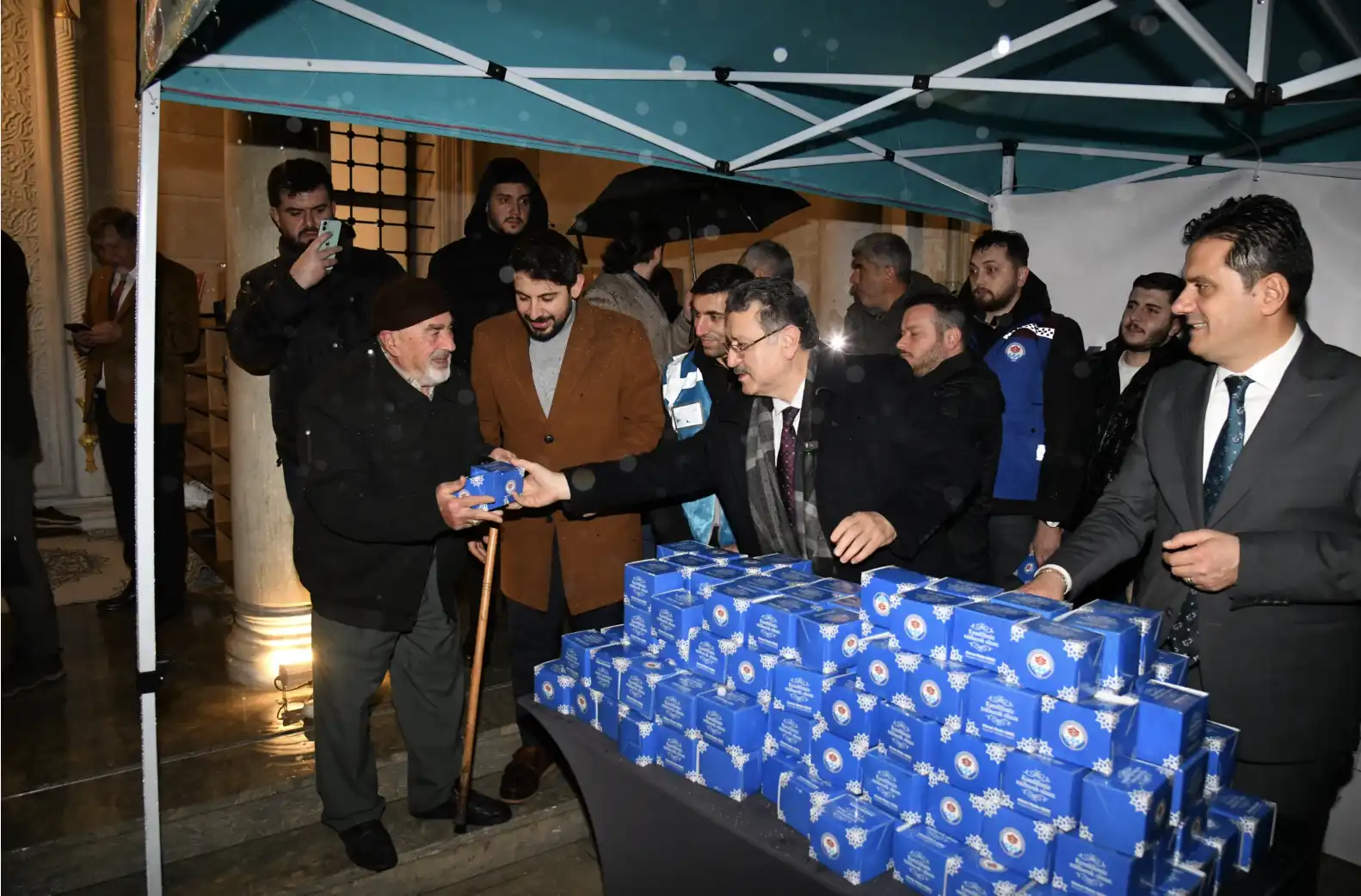 Başkan Genç'ten kandil simidi ikramı 2025