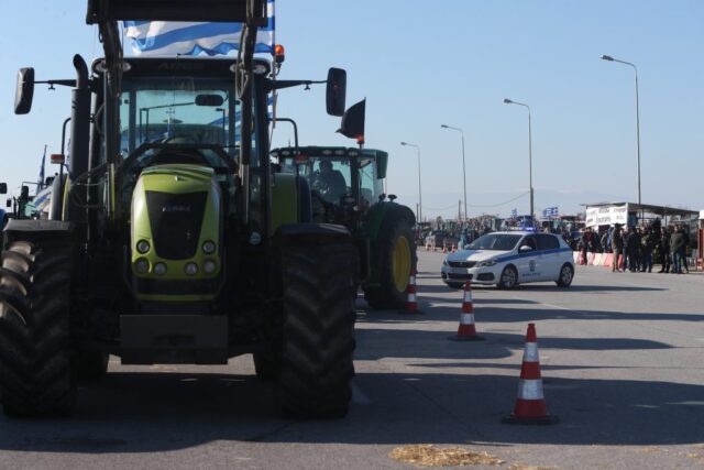 Σε τροχιά κλιμάκωσης οι κινητοποιήσεις των αγροτών – Κλείνουν εντός της μέρας και παρακαμπτηρίους 2025