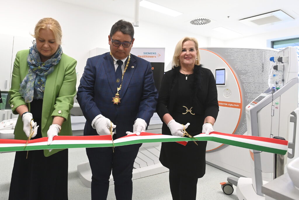 Béla merkely cutting-edge imaging equipment unveiled at semmelweis university’s new clinic 2025 cutting edge imaging equipment unveiled at semmelweis universitys new clinic 2025 2 béla merkely iustitia. Bg two pieces of state-of-the-art medical imaging equipment were handed over on tuesday, at the recently... Iustitia. Bg cutting-edge imaging equipment unveiled at semmelweis university’s new clinic 2025 2025-12-10 14:14:48 justice - iustitia. Bg béla merkely