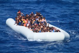 Дејли мејл: македонија во формални преговори да прими мигранти од британија 2025 - правда - юстиция Велика британија дејли мејл: македонија во формални преговори да прими мигранти од британија 2025 d0b4d0b5d198d0bbd0b8 d0bcd0b5d198d0bb d0bcd0b0d0bad0b5d0b4d0bed0bdd0b8d198d0b0 d0b2d0be d184d0bed180d0bcd0b0d0bbd0bdd0b8 d0bfd180d0b5 велика британија iustitia. Bg македонија започнала формални преговори со британија за прифаќање одбиени мигранти, пишува британски дејли мејл. Според написите, станува збор за лица на кои им е одбиено... Дејли мејл: македонија во формални преговори да прими мигранти од британија 2025 2025-12-05 15:03:01 правда - юстиция велика британија