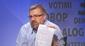 Hubmk колку чини дезинформирањето? Политичарите поттикнуваат апатија и недоверба, нанесувајќи штета на патот кон еу 2025 d0bad0bed0bbd0bad183 d187d0b8d0bdd0b8 d0b4d0b5d0b7d0b8d0bdd184d0bed180d0bcd0b8d180d0b0d19ad0b5d182d0be d0bfd0bed0bbd0b8d182d0b8d187 1 hubmk iustitia. Bg според најновата анкета нарачана од фондацијата метаморфозис, политичарите во македонија продолжуваат да се перцепираат како еден од главните извори на дезинформации.... Колку чини дезинформирањето? Политичарите поттикнуваат апатија и недоверба, нанесувајќи штета на патот кон еу 2025 2025-12-09 06:46:15 правда - юстиция hubmk