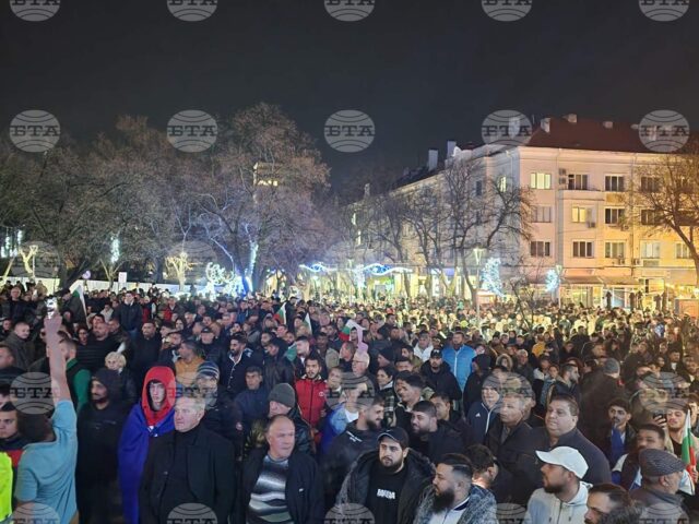 На мирен протестен митинг в подкрепа на правителството се събраха граждани в Стара Загора 2025