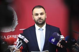 Наглото зголемување на минималната плата е притисок врз малите и средни претпријатија, смета министерот за економија 2025