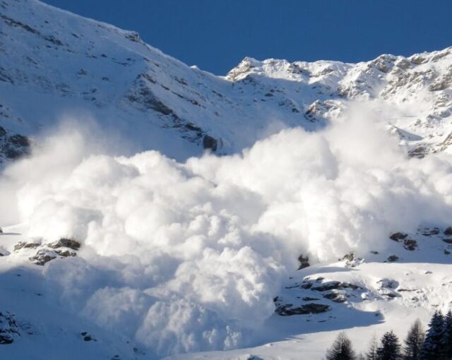 Четирима туристи са загинали от лавина в Гърция 2025