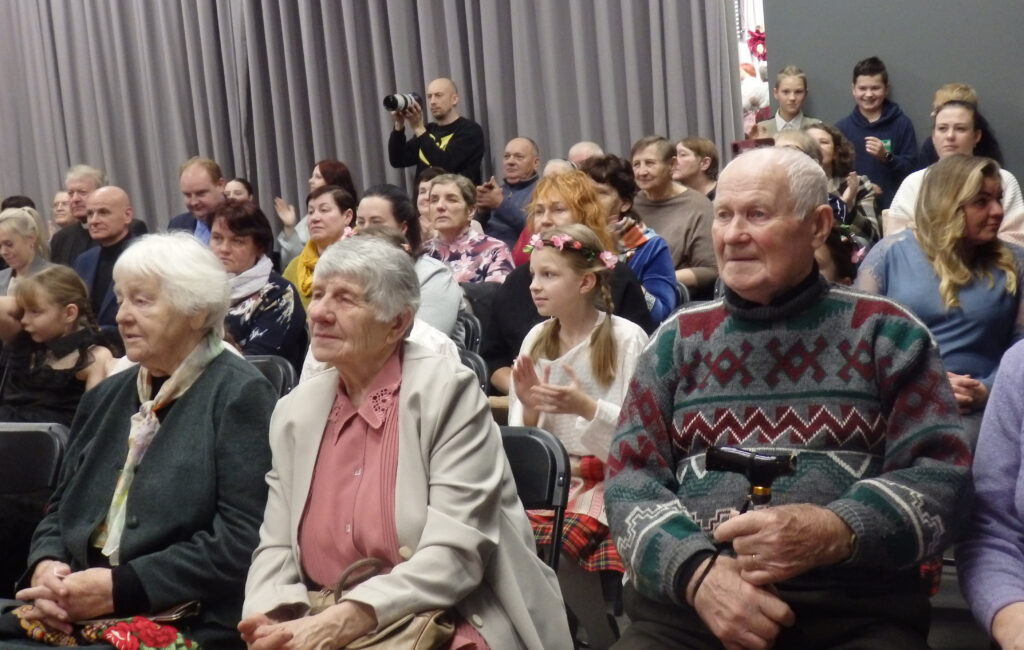 Tradicijos dienos globos centras endriejaviškiams tapo bendrystės namais 2025 dienos globos centras endriejaviskiams tapo bendrystes namais 2025 3 tradicijos iustitia. Bg endriejavo parapijos socialinės globos dienos centro darbuotojų komanda: direktorius r. Romanovskis, socialinė darbuotoja l. Račkienė, jos padėjėjos d. Grudzinskienė, l.... Dienos globos centras endriejaviškiams tapo bendrystės namais 2025 2025-12-06 04:39:00 teisingumas - iustitia. Bg tradicijos