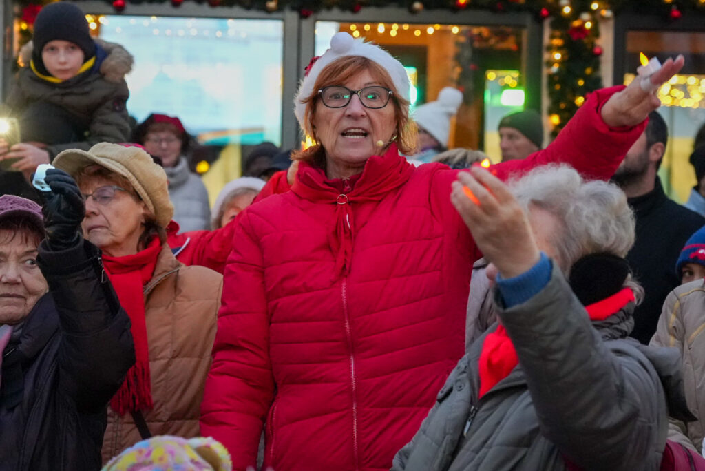 Advent dunakeszi: a betlehemi békelánggal gyújtották meg a városi adventi koszorú negyedik gyertyáját 2025 dunakeszi a betlehemi bekelanggal gyujtottak meg a varosi adventi koszoru negyedik gyertyajat 2025 32 advent iustitia. Bg -meghitt hangulatú adventi program várta az érdeklődőket vasárnap délután, ahol a közösség együtt... Iustitia. Bg dunakeszi: a betlehemi békelánggal gyújtották meg a városi adventi koszorú negyedik gyertyáját 2025 2025-12-22 19:05:39 igazságszolgáltatás - iustitia. Bg advent