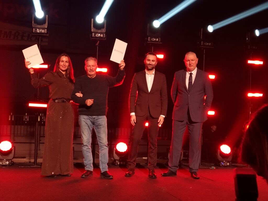 Mes veikiame gargždų daugiafunkciame centre pasididžiuota talentingais  jaunaisias sportininkai sir sporto mėgėjais 2025 gargzdu daugiafunkciame centre pasididziuota talentingais jaunaisias sportininkai sir sporto megejais 2025 349 mes veikiame iustitia. Bg prieš pat didžiąsias metų šventes gargždų daugiafunkcis sporto centras skambėjo nuo plojimų, dainų ir jaudinančių istorijų. Čia vyko jaunųjų sportininkų ir rajono sporto mėgėjų... Gargždų daugiafunkciame centre pasididžiuota talentingais  jaunaisias sportininkai sir sporto mėgėjais 2025 2025-12-29 13:00:57 teisingumas - iustitia. Bg mes veikiame