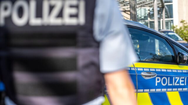 Gewalt kurz vor Weihnachten: 36-Jähriger nach Streit niedergestochen - Täter fliehen 2025