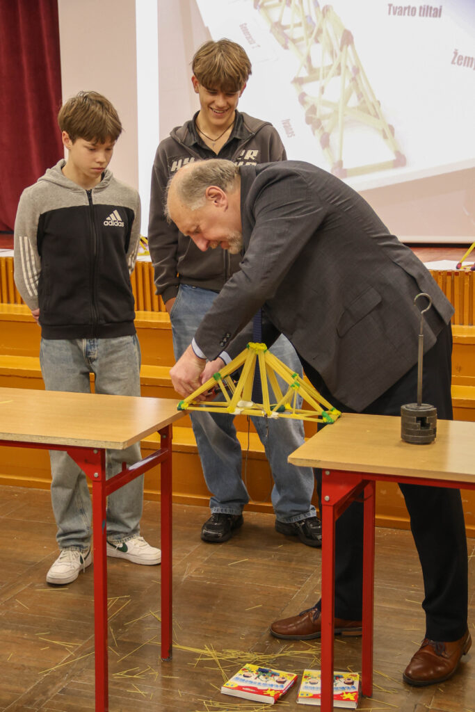 Akiratyje gimnazijoje vyko nacionalinis čempionatas ,,makaronų tiltai 2025“ 2025 gimnazijoje vyko nacionalinis cempionatas makaronu tiltai 2025 2025 82 akiratyje iustitia. Bg gargždų „vaivorykštės“ gimnazijoje antrą kartą surengtas nacionalinis mokinių čempionatas „makaronų tiltai 2025“, organizuojamas vilnius tech universiteto. Čempionato... Gimnazijoje vyko nacionalinis čempionatas ,,makaronų tiltai 2025“ 2025 2025-12-03 09:48:42 teisingumas - iustitia. Bg akiratyje