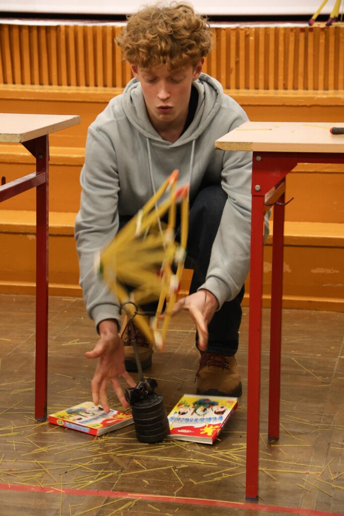 Akiratyje gimnazijoje vyko nacionalinis čempionatas ,,makaronų tiltai 2025“ 2025 gimnazijoje vyko nacionalinis cempionatas makaronu tiltai 2025 2025 88 akiratyje iustitia. Bg gargždų „vaivorykštės“ gimnazijoje antrą kartą surengtas nacionalinis mokinių čempionatas „makaronų tiltai 2025“, organizuojamas vilnius tech universiteto. Čempionato... Gimnazijoje vyko nacionalinis čempionatas ,,makaronų tiltai 2025“ 2025 2025-12-03 09:48:42 teisingumas - iustitia. Bg akiratyje