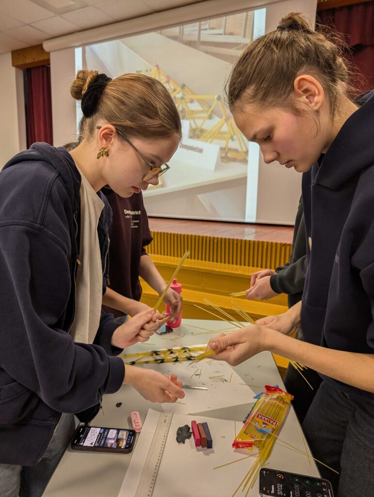 Akiratyje gimnazijoje vyko nacionalinis čempionatas ,,makaronų tiltai 2025“ 2025 gimnazijoje vyko nacionalinis cempionatas makaronu tiltai 2025 2025 97 akiratyje iustitia. Bg gargždų „vaivorykštės“ gimnazijoje antrą kartą surengtas nacionalinis mokinių čempionatas „makaronų tiltai 2025“, organizuojamas vilnius tech universiteto. Čempionato... Gimnazijoje vyko nacionalinis čempionatas ,,makaronų tiltai 2025“ 2025 2025-12-03 09:48:42 teisingumas - iustitia. Bg akiratyje