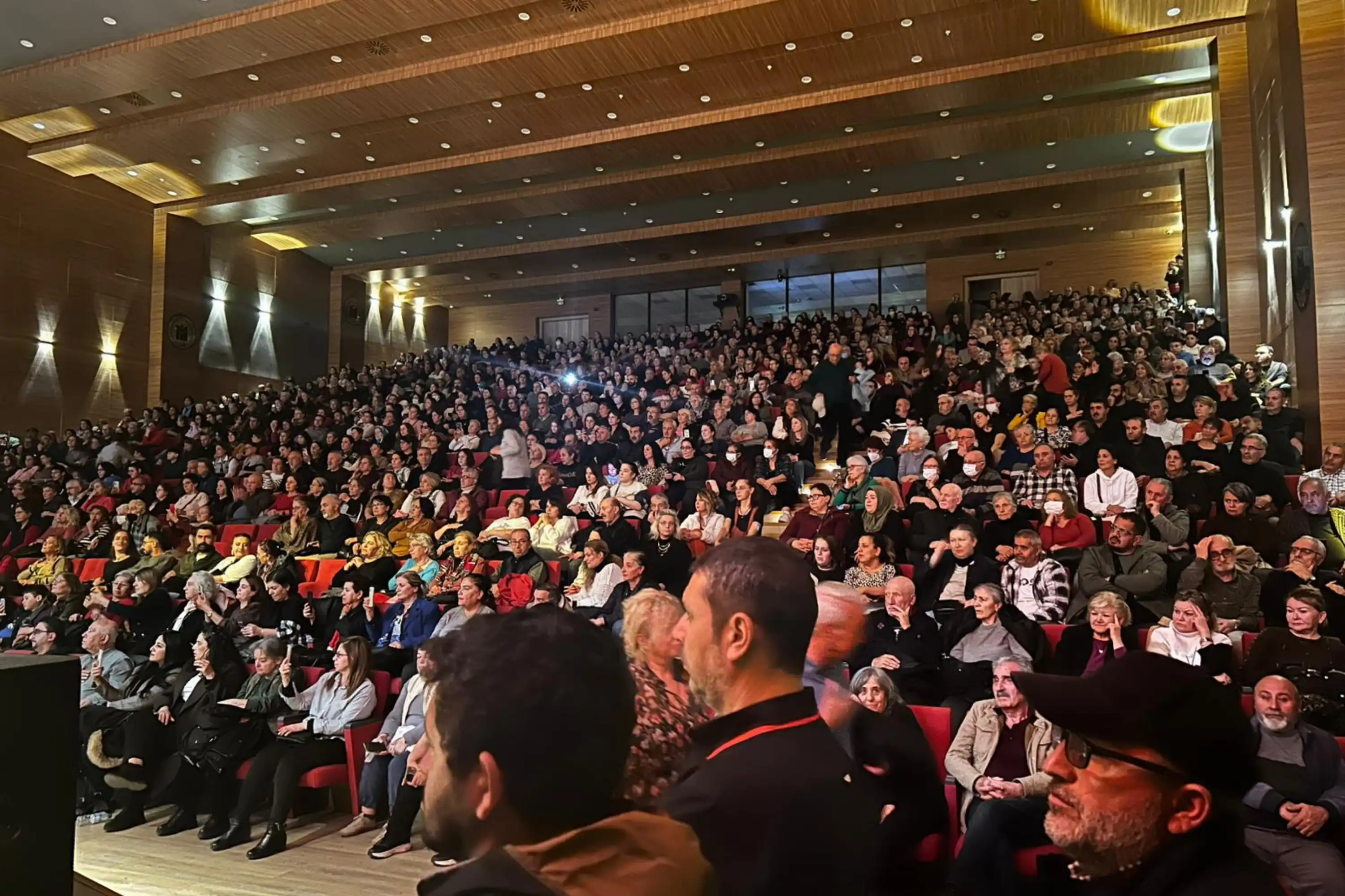 Hürcan bulur'un düşleri ve adalet mücadelesinde büyük buluşma: 'umudu örgütlüyoruz' 2025 hurcan bulurun dusleri ve adalet mucadelesinde buyuk bulusma umudu orgutluyoruz 2025 1 iustitia. Bg ankara batıkent'te 2023 yılında aşırı hızla seyreden bir aracın çarpması sonucu yaşamını yitiren hürcan... Iustitia. Bg hürcan bulur'un düşleri ve adalet mücadelesinde büyük buluşma: 'umudu örgütlüyoruz' 2025 2025-12-06 02:13:33 adalet - iustitia. Bg