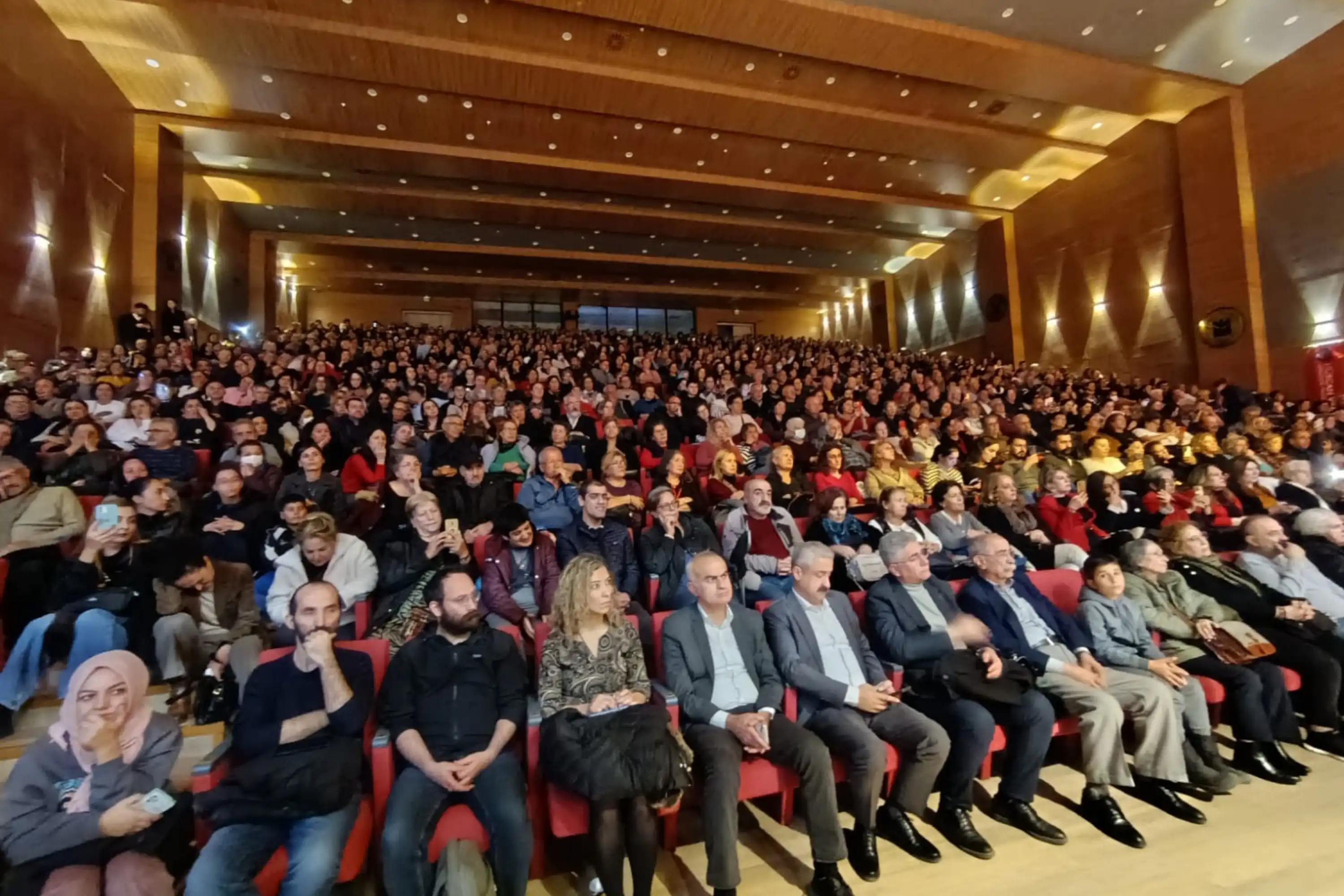 Hürcan bulur'un düşleri ve adalet mücadelesinde büyük buluşma: 'umudu örgütlüyoruz' 2025 hurcan bulurun dusleri ve adalet mucadelesinde buyuk bulusma umudu orgutluyoruz 2025 iustitia. Bg ankara batıkent'te 2023 yılında aşırı hızla seyreden bir aracın çarpması sonucu yaşamını yitiren hürcan... Iustitia. Bg hürcan bulur'un düşleri ve adalet mücadelesinde büyük buluşma: 'umudu örgütlüyoruz' 2025 2025-12-06 02:13:33 adalet - iustitia. Bg