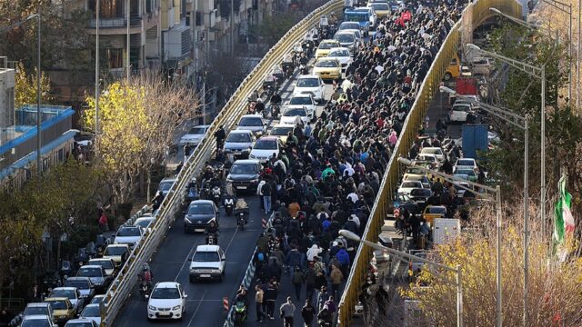 Iranian protesters clash with security forces as tear gas fills Tehran streets amid nationwide unrest 2025