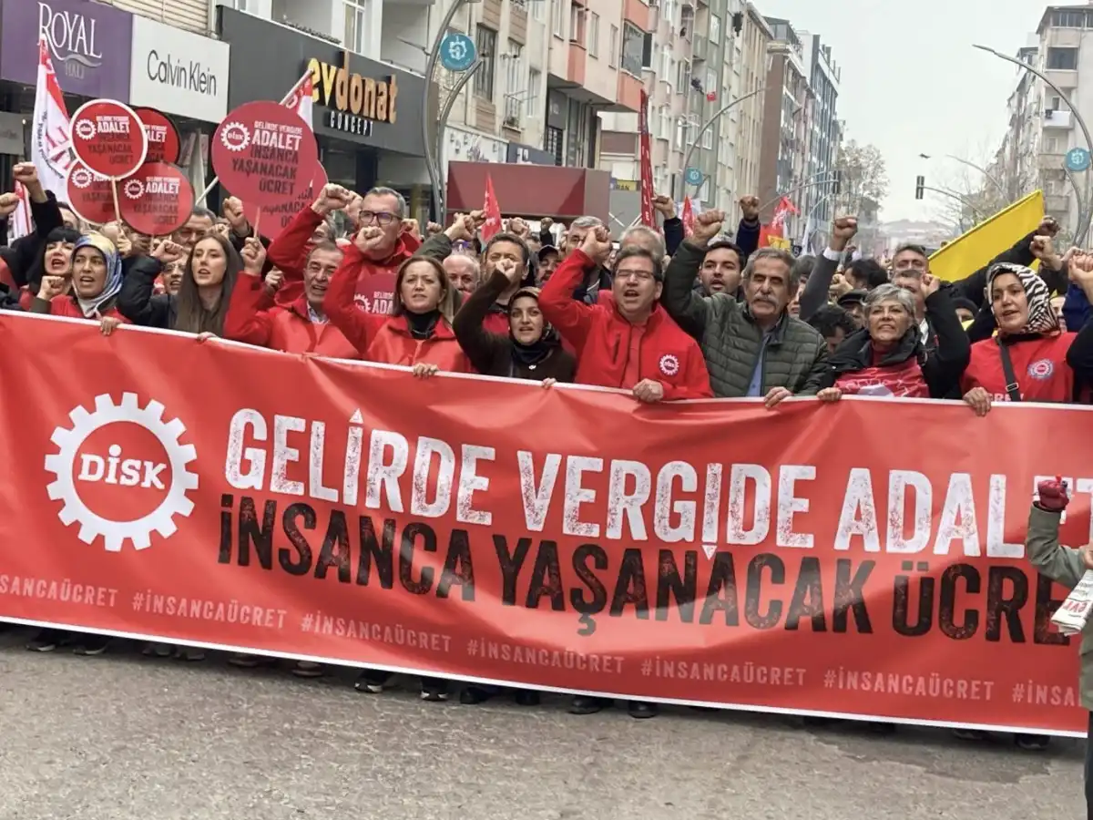 İşçi gebze’den haykırdı! 2025 isci gebzeden haykirdi 2025 iustitia. Bg türkiye devrimci i̇şçi sendikaları konfederasyonu’nun (di̇sk) dün (21 aralık 2025) i̇stanbul kartal’dan... Iustitia. Bg i̇şçi gebze’den haykırdı! 2025 2025-12-22 02:22:26 adalet - iustitia. Bg
