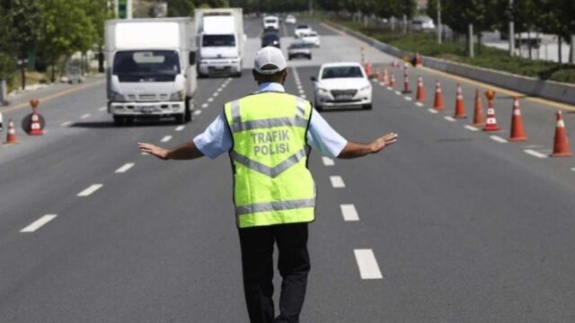 İzmir trafiğinde kırmızı alarm: Cep telefonu ihlalleri rekor kırdı 2025