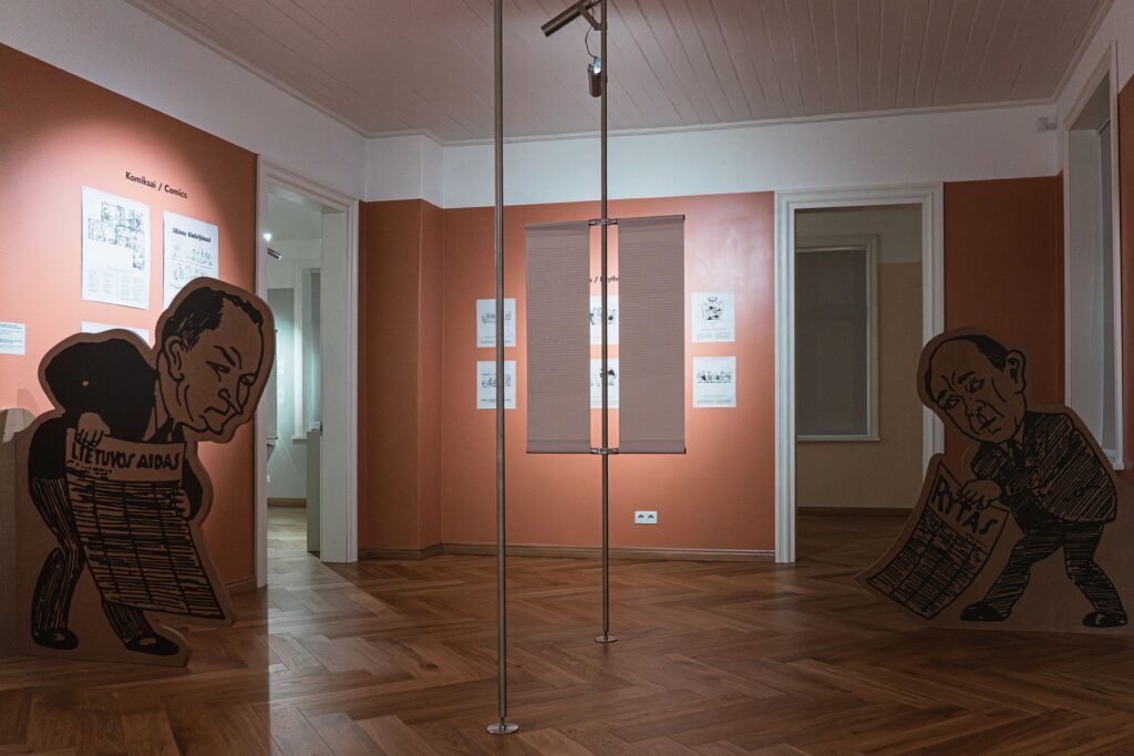 Kultūros patrulis karikatūristas – tarpukario lietuvos popkultūros žvaigždė 2025 karikaturistas tarpukario lietuvos popkulturos zvaigzde 2025 3 kultūros patrulis iustitia. Bg lietuvos nacionalinis muziejus (lnm) jono šliūpo muziejuje (vytauto g. 23a, palanga) pristato pirmąją parodą, skirtą tarpukario menininko lazario kagano gyvenimui ir kūrybai.... Karikatūristas – tarpukario lietuvos popkultūros žvaigždė 2025 2025-12-12 05:34:00 teisingumas - iustitia. Bg kultūros patrulis