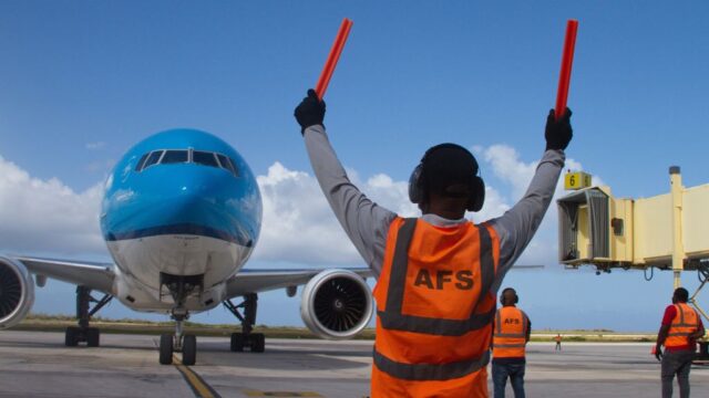KLM blijft na bijna ongelukken vliegen op Curaçao KLM blijft na bijna-ongelukken vliegen op Curaçao 2025