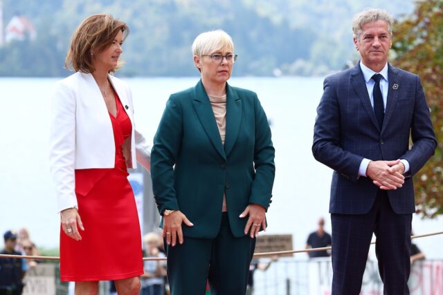 Krokodilje solze Nataše Pirc Musar, Roberta Goloba in Tanje Fajon 2025