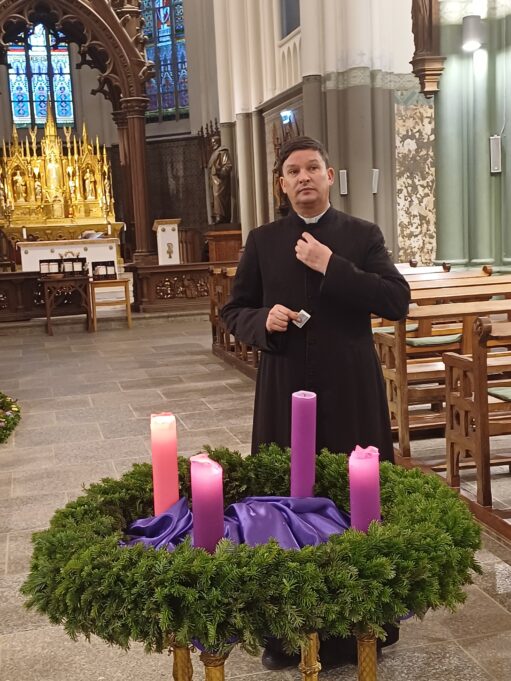 Aktualijos kunigas ernestas: „šiais metais kalėdoms laukiu stebuklo“ 2025 kunigas ernestas siais metais kaledoms laukiu stebuklo 2025 1 aktualijos iustitia. Bg gimtasis rokiškis
viename savo interviu pasakojote, kaip vaikystėje tėvams nematant parsinešėte namo kūdikėlį jėzų iš prakartėlės. Po to močiutė liepė nunešti jį atgal,... Kunigas ernestas: „šiais metais kalėdoms laukiu stebuklo“ 2025 2025-12-24 09:13:39 teisingumas - iustitia. Bg aktualijos