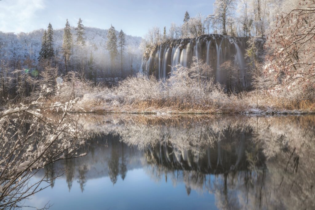 1442 nestvarno lijepo silvestrovo plitvička jezera: zimski odmor u srcu like uz vrhunsku gastronomiju i ulazak u novu godinu koji se pamti 2025 nestvarno lijepo silvestrovo plitvicka jezera zimski odmor u srcu like uz vrhunsku gastronomiju i ulazak u novu godinu koji se pamti 2025 1 1442 iustitia. Bg iustitia. Bg iako su desetljećima bila poznata po tranzitnom turizmu, plitvička jezera sve više postaju destinacija koja nudi odmor od više dana, a posjet nacionalnom parku slovi kao najveća prirodna atrakcija, uz... Nestvarno lijepo silvestrovo plitvička jezera: zimski odmor u srcu like uz vrhunsku gastronomiju i ulazak u novu godinu koji se pamti 2025 2025-12-21 17:00:46 iustitia. Bg pravda - iustitia. Bg 1442