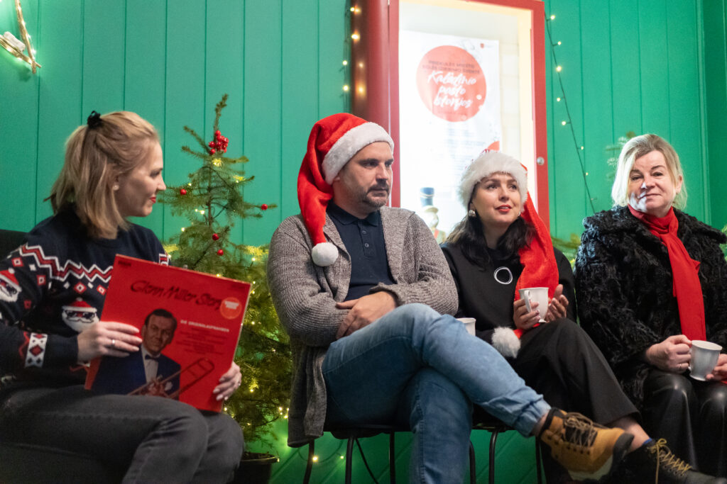 Aktualija priekulės meno ir kultūros centras: kalėdiniu laikotarpiu mes patys žibame it žvaigždės 2025 priekules meno ir kulturos centras kalediniu laikotarpiu mes patys zibame it zvaigzdes 2025 43 aktualija iustitia. Bg miesto istorijas pasakoja senasis kalėdinis paštas, žaliuoja 500 eglučių, koncertuoja šimtai atlikėjų, pinasi lietuvos ir mažosios lietuvos tradicijos centro vadovė r.... Priekulės meno ir kultūros centras: kalėdiniu laikotarpiu mes patys žibame it žvaigždės 2025 2025-12-05 09:00:00 teisingumas - iustitia. Bg aktualija