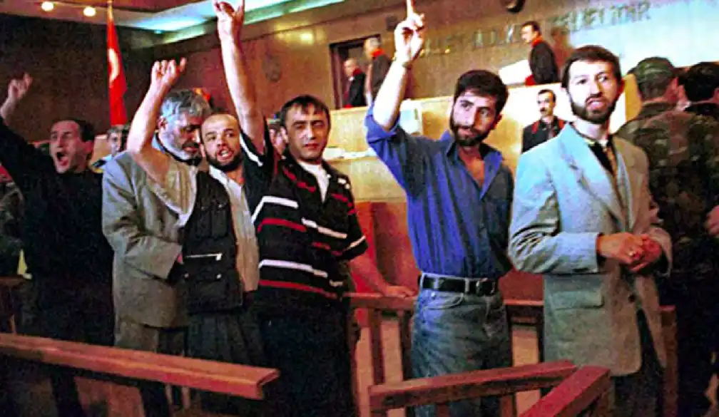 Sivas'ın kanı hepsinin elinde: ‘kemalist zulmün en büyük mağduru’ diyerek aklamaya çalıştıkları katil kimdi? 2025 sivasin kani hepsinin elinde kemalist zulmun en buyuk magduru diyerek aklamaya calistiklari katil kimdi 2025 1 iustitia. Bg “kemalist zulmün türkiye’deki en büyük mağdurlarından olan, suçsuz yere 31 yıl zindanda yattıktan sonra... Iustitia. Bg sivas'ın kanı hepsinin elinde: ‘kemalist zulmün en büyük mağduru’ diyerek aklamaya çalıştıkları katil kimdi? 2025 2025-12-01 10:34:31 adalet - iustitia. Bg