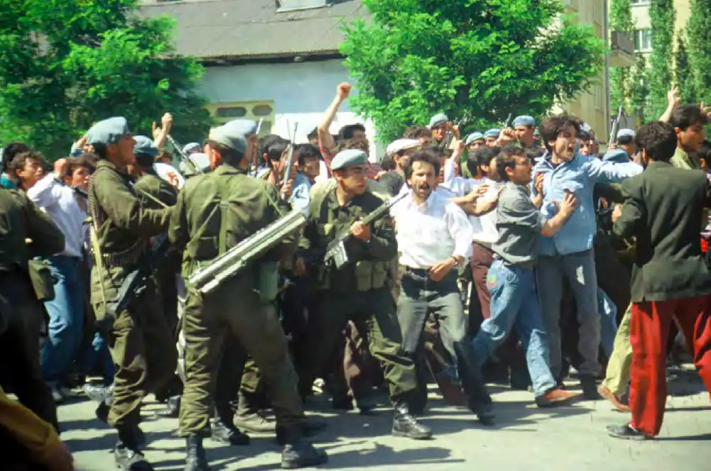Sivas'ın kanı hepsinin elinde: ‘kemalist zulmün en büyük mağduru’ diyerek aklamaya çalıştıkları katil kimdi? 2025 sivasin kani hepsinin elinde kemalist zulmun en buyuk magduru diyerek aklamaya calistiklari katil kimdi 2025 iustitia. Bg “kemalist zulmün türkiye’deki en büyük mağdurlarından olan, suçsuz yere 31 yıl zindanda yattıktan sonra... Iustitia. Bg sivas'ın kanı hepsinin elinde: ‘kemalist zulmün en büyük mağduru’ diyerek aklamaya çalıştıkları katil kimdi? 2025 2025-12-01 10:34:31 adalet - iustitia. Bg