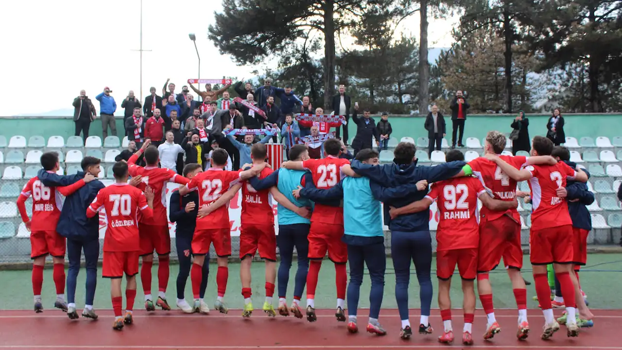 Trabzon trabzon ekibi yenilgisiz liderliğini sürdürüyor 2025 trabzon ekibi yenilgisiz liderligini surduruyor 2025 trabzon iustitia. Bg trabzon ekiplerinden sebat gençlik spor deplasmanda konuk olduğu amasyaspor fk’yı arda ve boran’un... Iustitia. Bg trabzon ekibi yenilgisiz liderliğini sürdürüyor 2025 2025-11-30 14:55:00 adalet - iustitia. Bg trabzon