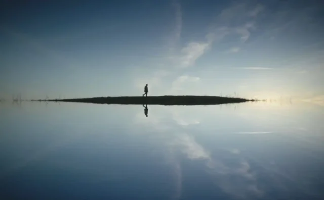 Vetítésenként ember nézi az Ákost dicsőítő filmet, az énekes szerint valami ócska trükk miatt lehet ez így Vetítésenként 10 ember nézi az Ákost dicsőítő filmet, az énekes szerint valami ócska trükk miatt lehet ez így 2025