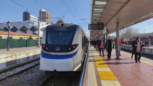 Yılbaşı gecesi yollarda sorun yok: İzmir’de ulaşıma özel plan devrede 2025