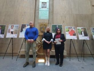 Общество в бургас представиха фотоизложбата „променените - за живота след приемната грижа“ 2026 d0b2 d0b1d183d180d0b3d0b0d181 d0bfd180d0b5d0b4d181d182d0b0d0b2d0b8d185d0b0 d184d0bed182d0bed0b8d0b7d0bbd0bed0b6d0b1d0b0d182d0b0 1 общество в сградата на община бургас бе открита фотоизложбата &bdquo;променените - за живота след приемната грижа&ldquo;, част от инициативата &bdquo;#младинезависими: как е... Iustitia. Bg в бургас представиха фотоизложбата „променените - за живота след приемната грижа“ 2026 2026-01-13 15:22:53 юстиция общество