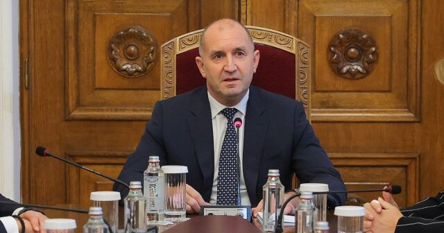 Радев с ключов ход! Депозира оставката си пред КС 2026