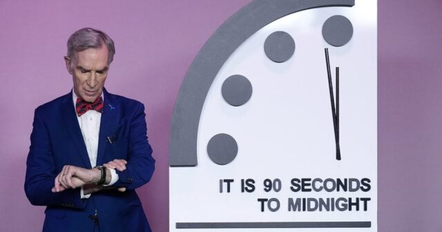 Страшният съд! Местят стрелките на легендарния часовник 2026