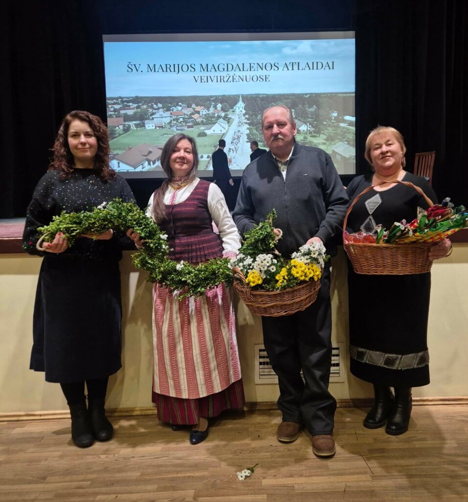 Akiratyje dokumentinėje juostoje veiviržėniškiai pristatė garsiuosius atlaidus 2026 dokumentineje juostoje veivirzeniskiai pristate garsiuosius atlaidus 2026 59 akiratyje iustitia. Bg kretingos rajono kultūros centre buvo pristatyta po lietuvą keliaujanti dokumentinė kino juosta „šv. Marijos magdalenos atlaidai veiviržėnuose“. Veiviržėnai miestelis klaipėdos... Dokumentinėje juostoje veiviržėniškiai pristatė garsiuosius atlaidus 2026 2026-01-14 11:01:16 teisingumas - iustitia. Bg akiratyje