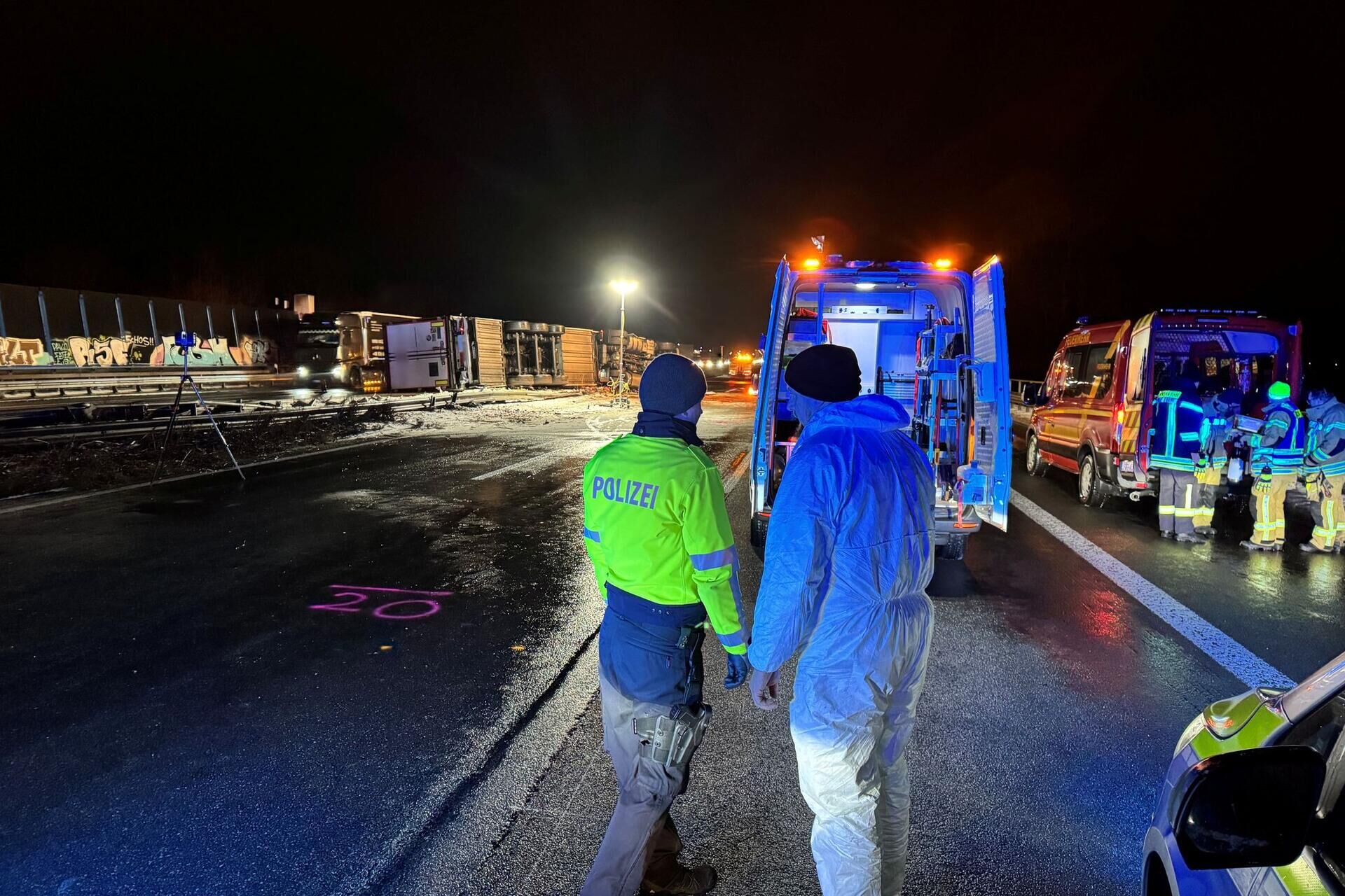 Deutschland und die welt ein toter bei schwerem lastwagenunfall auf der a2 2026 ein toter bei schwerem lastwagenunfall auf der a2 2026 1 deutschland und die welt iustitia. Bg verfasst von:dpa nach einem schweren lastwagenunfall mit einem toten ist die autobahn 2 nach... Iustitia. Bg ein toter bei schwerem lastwagenunfall auf der a2 2026 2026-01-08 17:33:00 iustitia. Bg - gerechtigkeit deutschland und die welt