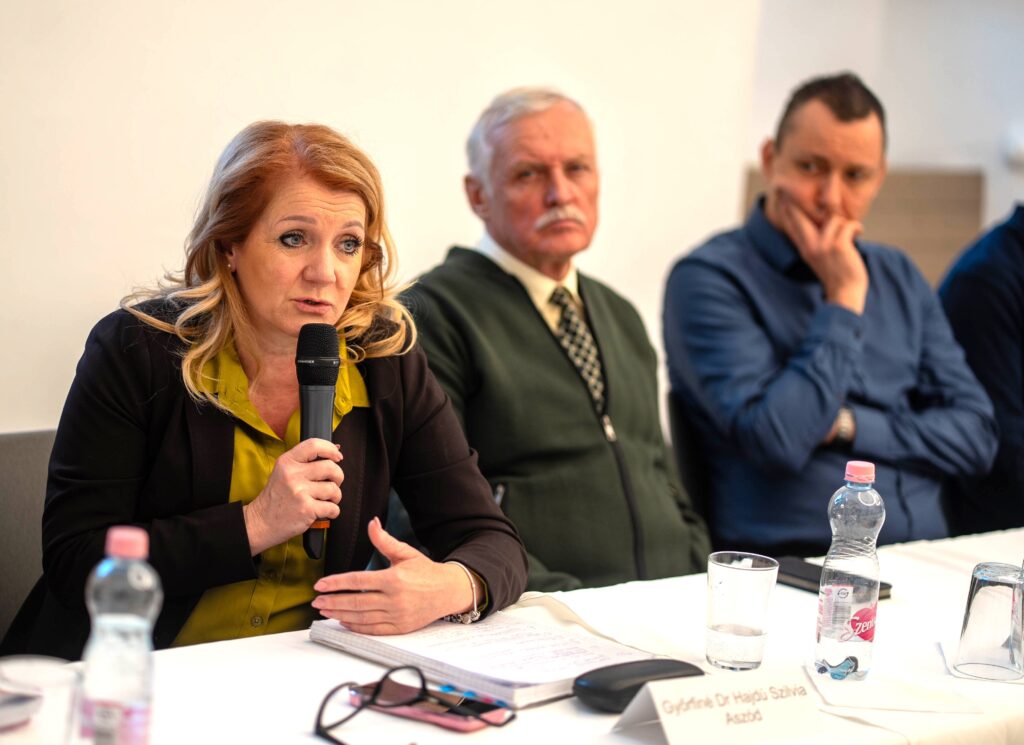 Aktuális évnyitó polgármesteri fórum a váci piarista kilátó központban 2026 evnyito polgarmesteri forum a vaci piarista kilato kozpontban 2026 5 aktuális iustitia. Bg -két kormánytisztviselő felvezető előadásával három kistérséget érintő polgármesteri fórumnak adott... Iustitia. Bg évnyitó polgármesteri fórum a váci piarista kilátó központban 2026 2026-01-14 17:25:51 igazságszolgáltatás - iustitia. Bg aktuális