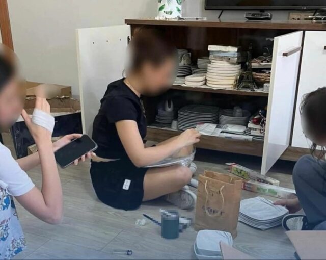 İzmir’de Öğrencilerini Evine Temizliğe Götüren Öğretmen 'İnsan Ticareti' Suçlamasıyla Gözaltına Alındı! 2026