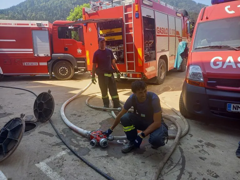 Fokus janševa vlada močno okrepila financiranje gasilcev 2026 janseva vlada mocno okrepila financiranje gasilcev 2026 fokus iustitia. Bg piše: a. G. Po tem, ko je predsednik sds janez janša prejšnji teden napovedal, da bi njegova vlada v... Iustitia. Bg janševa vlada močno okrepila financiranje gasilcev 2026 2026-01-13 12:49:29 pravosodje - iustitia. Bg fokus