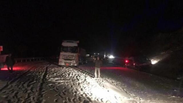 Malatya Adıyaman kara yolu ulaşıma kapandı Malatya-Adıyaman kara yolu ulaşıma kapandı 2026