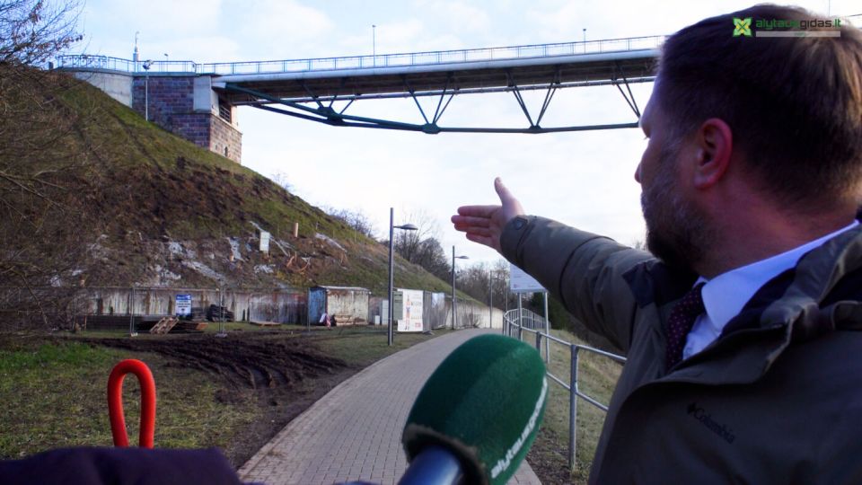 Aktualijos po beveik dešimtmečio – sprendimas dėl nusileidimo nuo baltosios rožės tilto 2026 po beveik desimtmecio sprendimas del nusileidimo nuo baltosios rozes tilto 2026 6 aktualijos iustitia. Bg 2016 metais alytuje atidarytas aukščiausias šalyje pėsčiųjų ir dviratininkų tiltas per nemuną iškart ėmė traukti tiek vietos gyventojus, tiek turistus. Tiesa, vos perėjus... Po beveik dešimtmečio – sprendimas dėl nusileidimo nuo baltosios rožės tilto 2026 2025-12-30 16:29:02 teisingumas - iustitia. Bg aktualijos