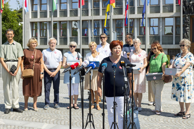(REFERENDUMSKA KAMPANJA) Srebrna nit kampanjo plačala Katarini Keček in Igorju Pribcu 2026