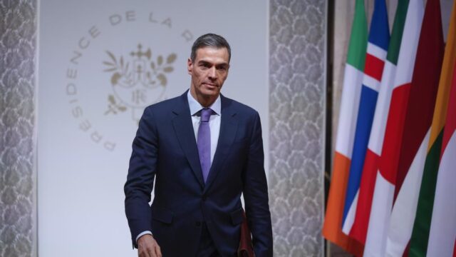 Sánchez acusa a Trump de crear un “precedente muy peligroso” con un ataque a Venezuela guiado “por la sed de petróleo” 2026