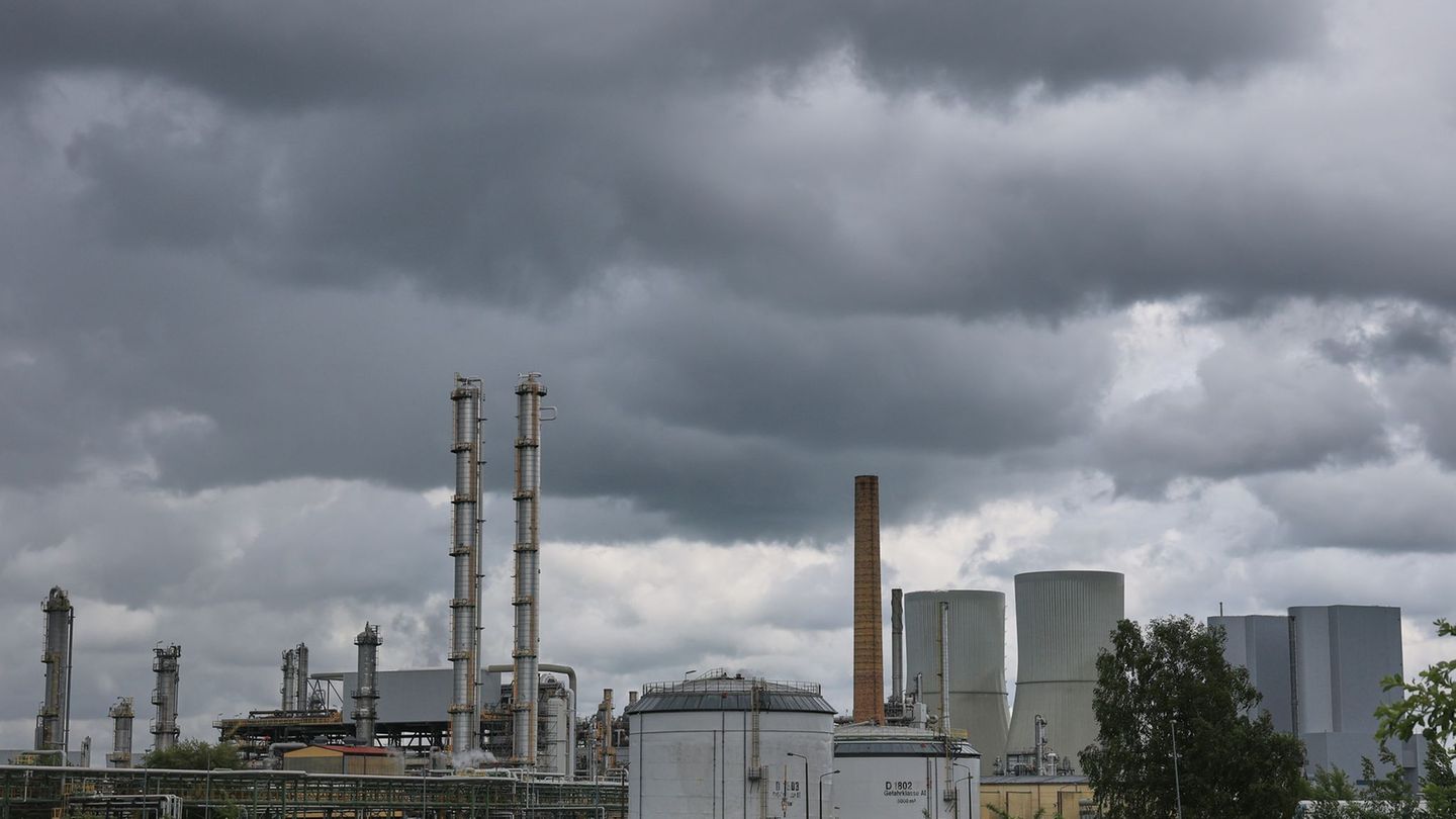 Tarife: tarifverhandlungen für ost-chemie beginnen in leuna 2026 - iustitia. Bg - gerechtigkeit Ig bce tarife: tarifverhandlungen für ost-chemie beginnen in leuna 2026 tarife tarifverhandlungen fur ost chemie beginnen in leuna 2026 ig bce die tarifverhandlungen für die ost-chemie fallen in schwierige zeiten. Was die gewerkschaft für die beschäftigten... Iustitia. Bg tarife: tarifverhandlungen für ost-chemie beginnen in leuna 2026 2026-01-14 16:06:31 iustitia. Bg - gerechtigkeit ig bce