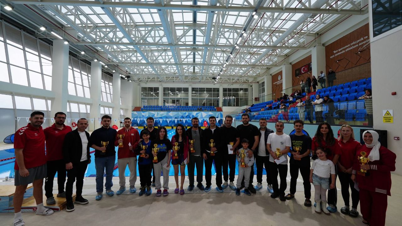 Trabzon akçaabat'ta kurtuluş coşkusu havuzda yaşandı! 2026 aabat kurtulu kusu havuzda and 2026 1 trabzon iustitia. Bg akçaabat’ımızın 108. Kurtuluş yılı etkinlikleri kapsamında düzenlenen 50 metre serbest yüzme yarışması,... Iustitia. Bg akçaabat'ta kurtuluş coşkusu havuzda yaşandı! 2026 2026-02-15 12:20:00 adalet - iustitia. Bg trabzon