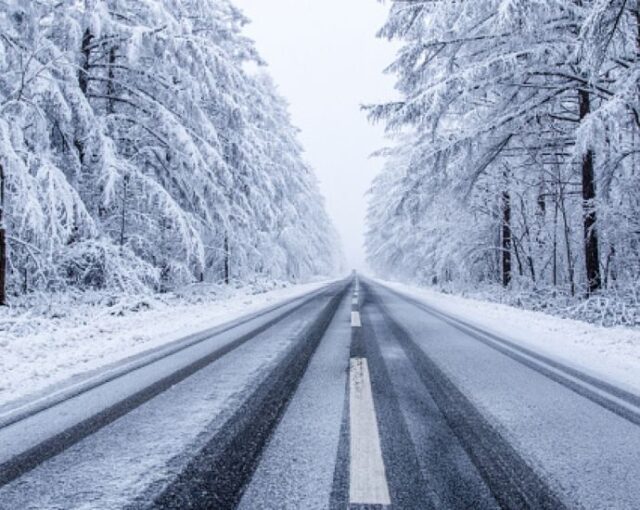 АПИ: 13 области с жълт код за снеговалеж утре, шофьорите да тръгват на път подготвени 2026